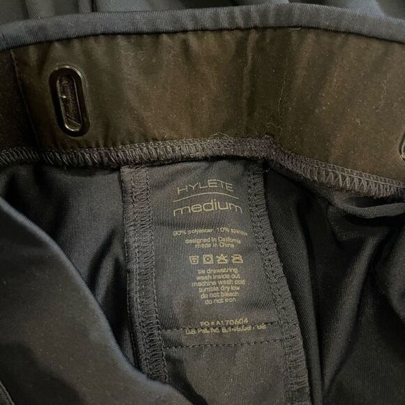 Hylete Lot‎ of 2 Athletic Workout Shorts Men Medium  Bin O-20 - Picture 3 of 5